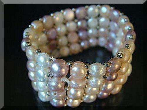 Four string pearl bracelet, cream - peach pearl size 7mm