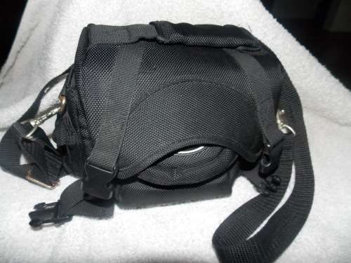 Sony CCD-TRV238 Handycam Hi8 Camcorder Includes Charger and Camera Bag