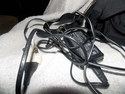 Sony CCD-TRV238 Handycam Hi8 Camcorder Includes Charger and Camera Bag