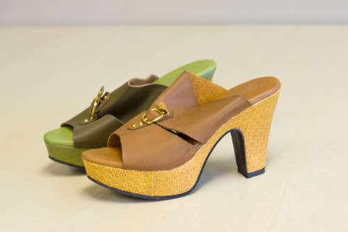 Crazy Low price - Farashaat Boutique upto 90% off.