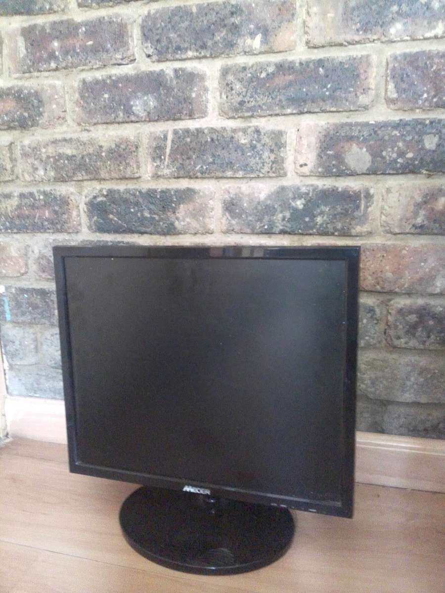 mecer 17 inch monitor