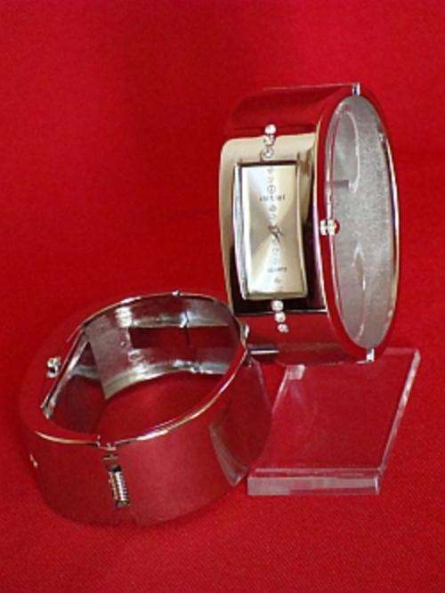 """A TOUCH OF CLASS"" Bangle Watch"