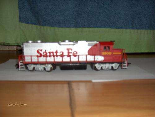 HO - Santa Fe Diesel Locomotive