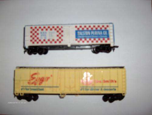 HO - Lot of two box cars
