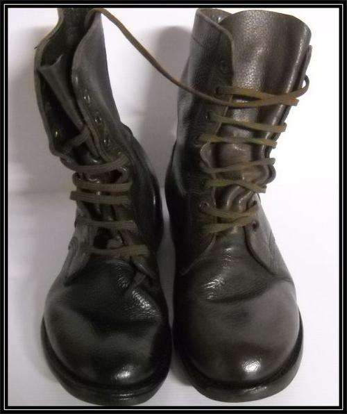 SADF ARMY --- Brown Leather Boots Size 8 ---  Good Condition