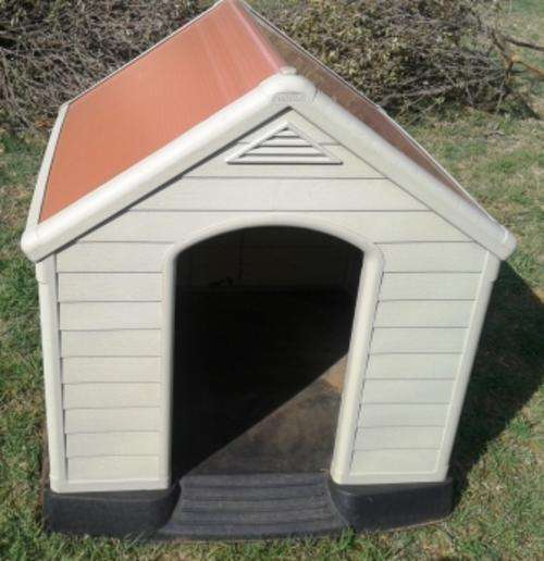 Durable plastic outdoor dog kennel