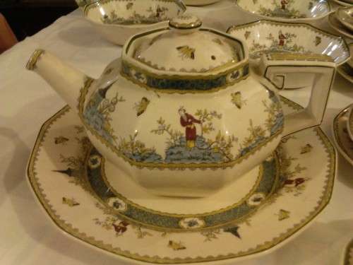 ROYAL DOULTON (MANDARIN) 30 PIECE FINE PORCELAIN SET, VALUE+- R22000