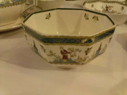 ROYAL DOULTON (MANDARIN) 30 PIECE FINE PORCELAIN SET, VALUE+- R22000