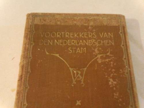 SCARCE, VOORTREKKERS VAN DEN NEDERLANDSCHEN STAM, BY L.SIMONS & DR. N. SUCHTELEN 1925.