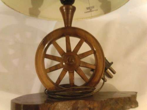 BEAUTIFUL LAMP WITH OX WAGON WEEL AS CENTRE PIECE, BLACK AND OLIEN WOOD BASE, NICE PIECE !!!