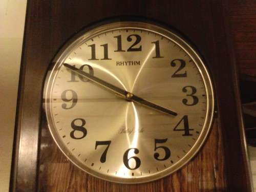 BEAUTIFUL RHYTHM DATE & TIME WALL CLOCK IN PERFECT WORKING CONDITION, PLEASE SEE BELOW.