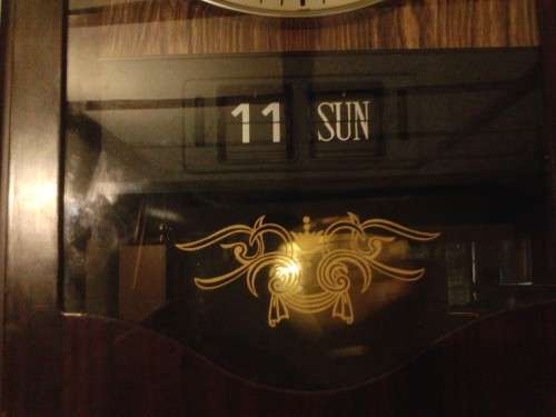 BEAUTIFUL RHYTHM DATE & TIME WALL CLOCK IN PERFECT WORKING CONDITION, PLEASE SEE BELOW.