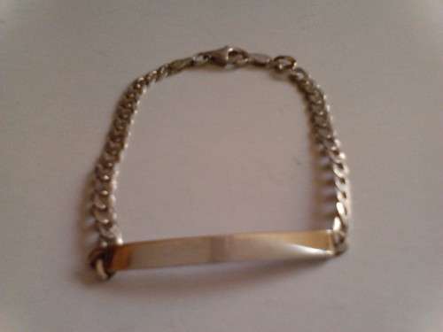 NICE ID BRACELET 19.5cm- STILL LIKE NEW, WEIGH 7.3g & 5mm WIDTH, SEE BELOW.