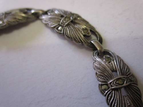 NICE ANTIQUE 18cm STERLING SILVER BRACELET IN VERY GOOD CONDITION, WEIGH 13.6g - SEE BELOW.