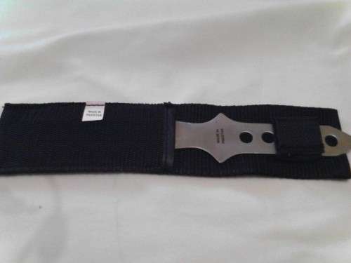 NEW THROW KNIVES WITH POUCH, LENGHT 21cm- WIDTH 3.2cm- THICKNESS 3mm- WEIGHT 95g - SEE ALL SCANS