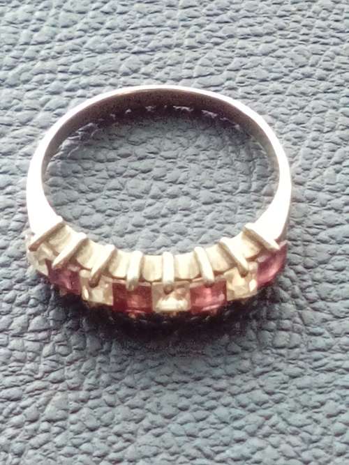 BEAUTIFUL 925. STERLING SILVER RING (8 Stones) - WIDTH TOP 4mm - SIZE L1/2 - PLEASE READ BELOW.