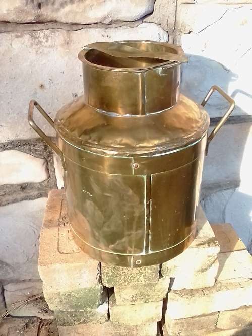 VERY BEAUTIFUL ANTIQUE 10Lt YELLOW COPPER MILK CAN , 35cm HIGH - PLEASE SEE AND READ BELOW.