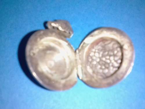 RARE and BEAUTIFUL ANTIQUE SERLING SILVER AND ENAMEL LOCKED - WEIGHT IS 5.5 Grams -PLEASE READ BELOW