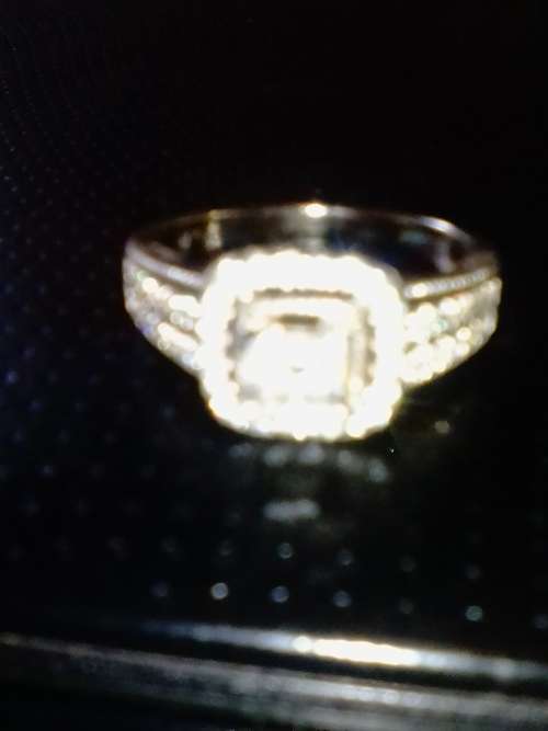 VERY BEAUTIFUL STERLING SILVER CZ DRESS RING WITH SQUARE CENTRE STONE - SIZE Q - PLEASE READ BELOW.