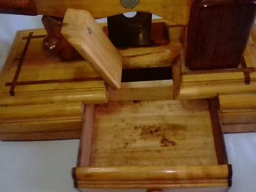 BEAUTIFUL YELLOW WOOD BILTONG SLICER IN VERY GOOD CONDITION - SEE AND READ BELOW.