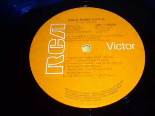JOHN DENVER (BACK HOME AGAIN)  LP IN EXCELLENT CONDITION - SEE AND READ BELOW.
