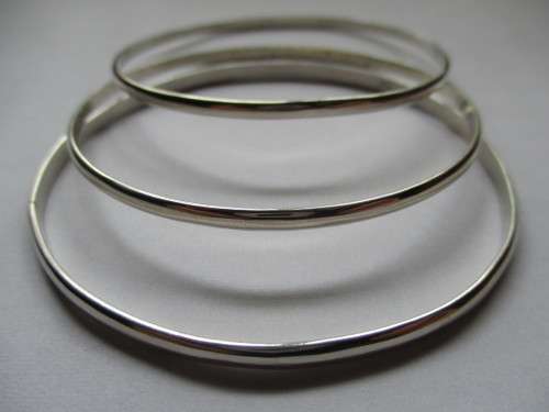 Quality, solid Sterling Silver 925. D-shape 3mm bangle - (3x available).