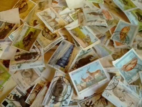 BOTSWANA - HUGE LOT, MOSTLY OF PAPER - FINE USED - GREAT VALUE - SEE AND READ BELOW.