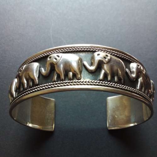 AMAZING ELEPHANT SOLID 925. SILVER OPEN BANGLE - WEIGHT 33g - PLEASE READ BELOW.