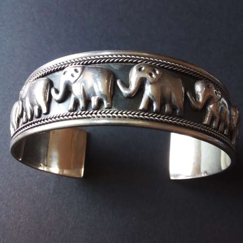 AMAZING ELEPHANT SOLID 925. SILVER OPEN BANGLE - WEIGHT 33g - PLEASE READ BELOW.