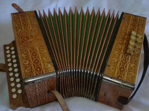 AMAZING RARE 1947 HOHNER DIATONIC BUTTON ACCORDION (VALUE R28000) PLEASE READ BELOW.