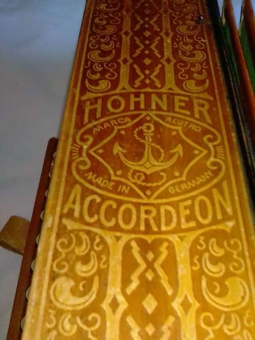 AMAZING RARE 1947 HOHNER DIATONIC BUTTON ACCORDION (VALUE R28000) PLEASE READ BELOW.