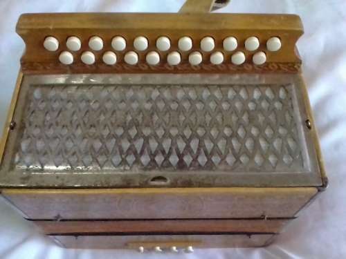 AMAZING RARE 1947 HOHNER DIATONIC BUTTON ACCORDION (VALUE R28000) PLEASE READ BELOW.
