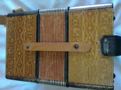 AMAZING RARE 1947 HOHNER DIATONIC BUTTON ACCORDION (VALUE R28000) PLEASE READ BELOW.