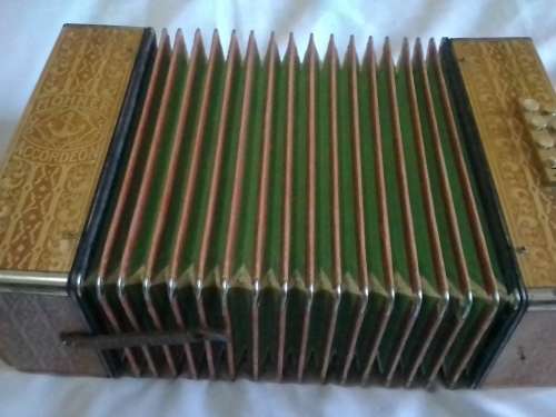 AMAZING RARE 1947 HOHNER DIATONIC BUTTON ACCORDION (VALUE R28000) PLEASE READ BELOW.