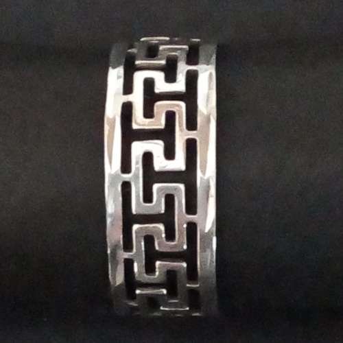 BEAUTIFUL FINE GREEK PATTERN STERLING SILVER 925. BAND - SIZE S - PLEASE READ BELOW.