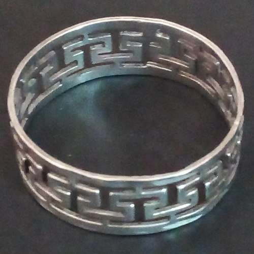 BEAUTIFUL FINE GREEK PATTERN STERLING SILVER 925. BAND - SIZE S - PLEASE READ BELOW.