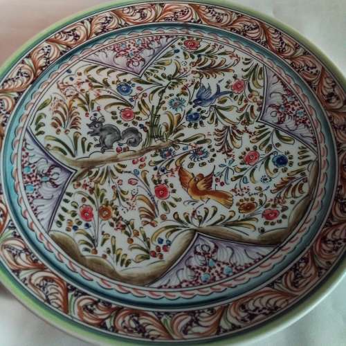 SCARCE - VINTAGE DE COIMBRA HAND PAINTED CERAMIC PLATE (POTUGAL) VALUE R4500 - PLEASE READ BELOW.