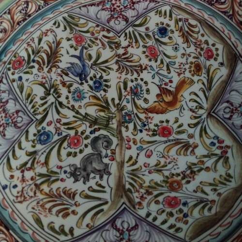 SCARCE - VINTAGE DE COIMBRA HAND PAINTED CERAMIC PLATE (POTUGAL) VALUE R4500 - PLEASE READ BELOW.