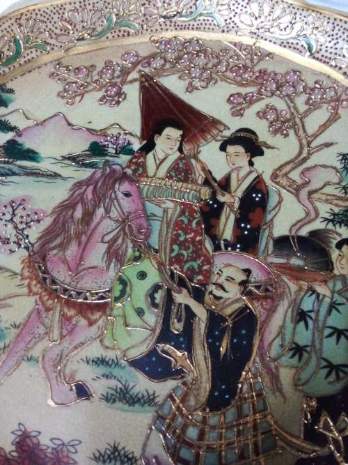 AMAZING & RARE/VINTAGE CHINESE LARGE PORCELIAN HAND PAINTED GOLD GILDED PLATE -VALUE R3500.