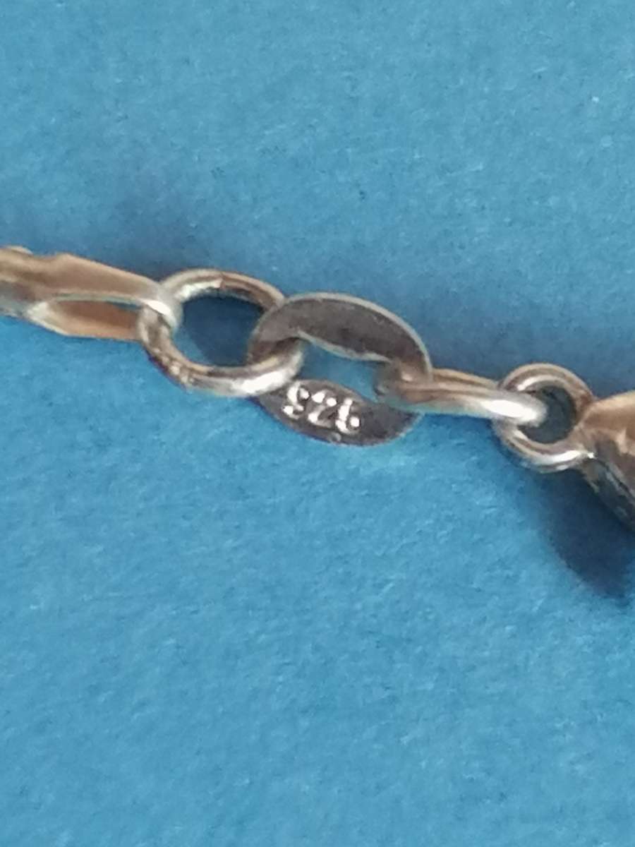 STUNNING GREEN STONE 925. SILVER PENDANT WITH SNAKE CHAIN - PLEASE READ BELOW FOR INFO.