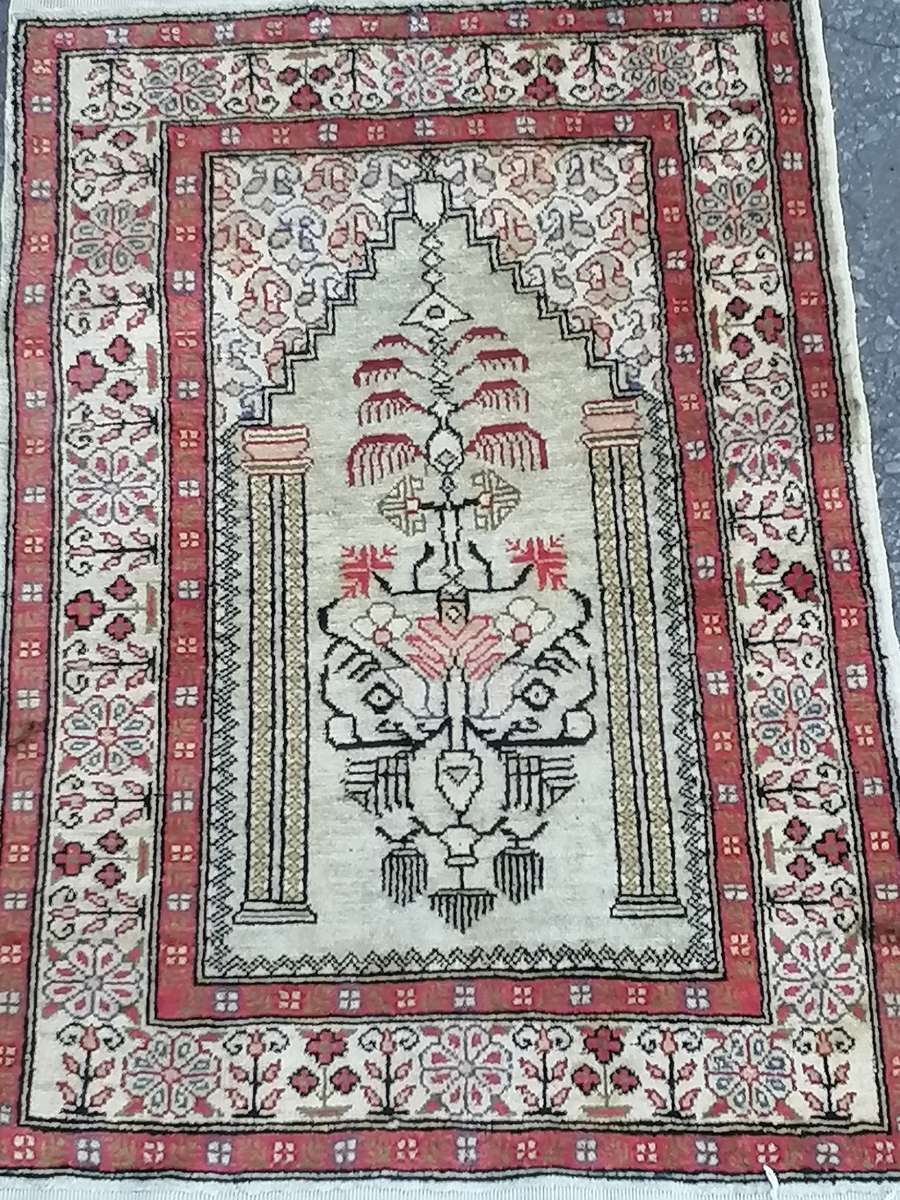 PERSIAN HEREKE HAND WOVEN SILK (VINTAGE HAND KNOTTED RUG) - HIGH VALUE - SEE BELOW FOR INFO.