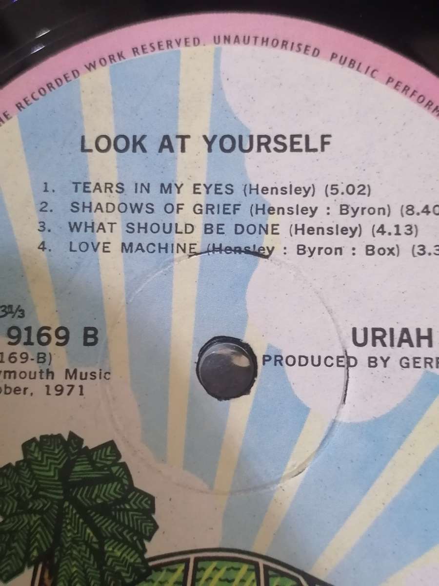 URIAH HEEP (LOOK AT YOURSELF) - VINYL IN VERY GOOD CONDITION - SEE BELOW FOR INFO.