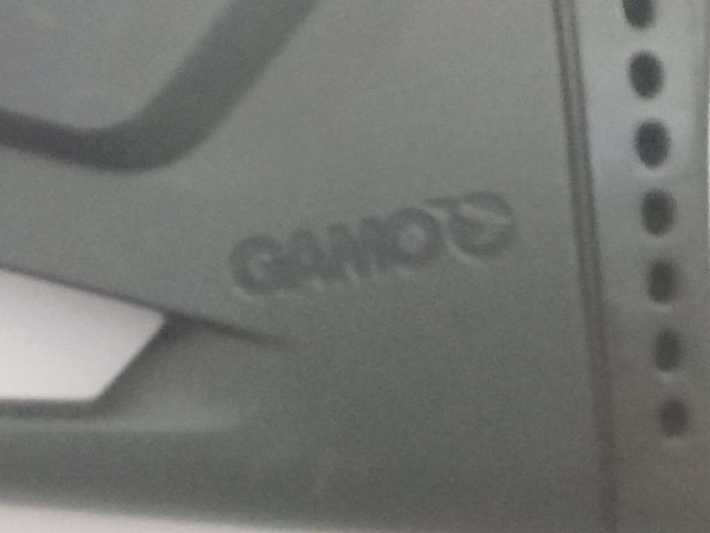 CAMO WHISPER-X VAMPIR AIR RIFLE -WITH BAG & TARGET PRACTICE CARDS - SEE BELOW FOR INFO.