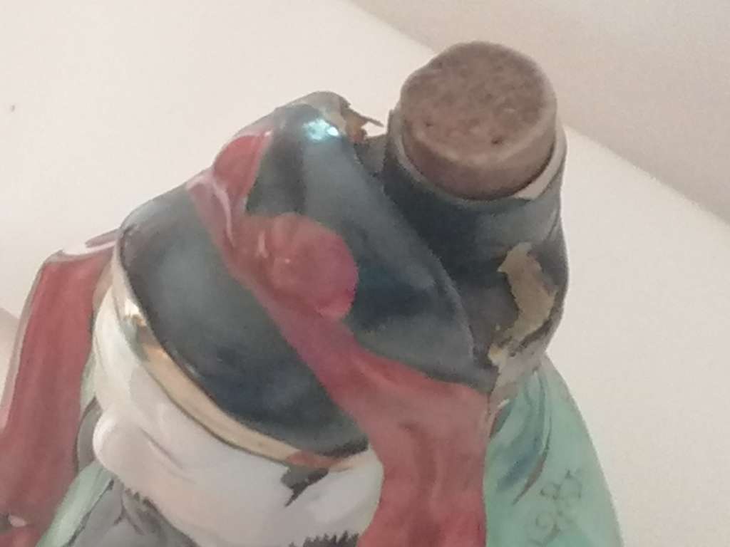 RARE VINTAGE ASIAN PORCELAIN LIQUOR BOTTLE - VERY COLLECTABLE - PLEASE READ BELOW.