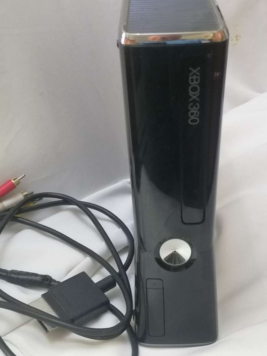 XBOX 360 - LOOKS IN VERY GOOD CONDITION, BUT SOLD AS NOT WORKING - PLEASE READ BELOW.