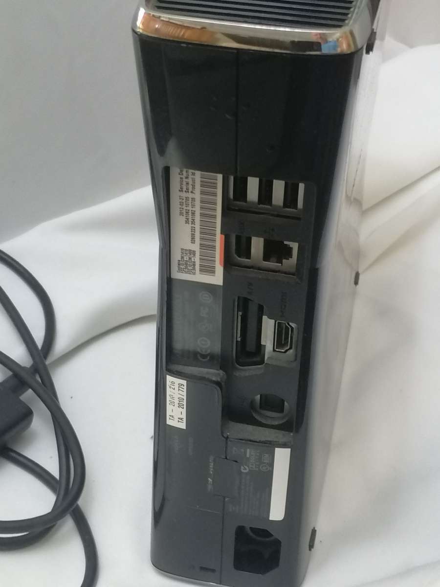 XBOX 360 - LOOKS IN VERY GOOD CONDITION, BUT SOLD AS NOT WORKING - PLEASE READ BELOW.