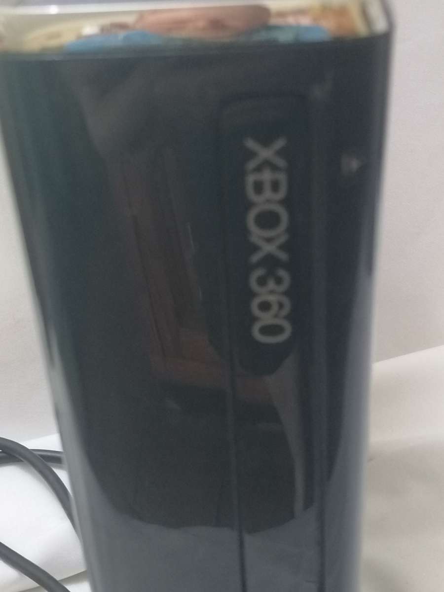 XBOX 360 - LOOKS IN VERY GOOD CONDITION, BUT SOLD AS NOT WORKING - PLEASE READ BELOW.