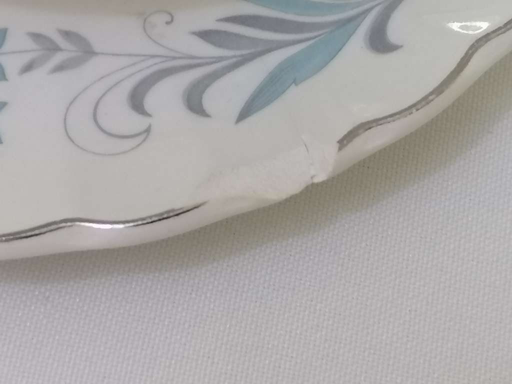 SCARCE - J & G MEAKIN  CLASSIC WHITE, 4x DOUBLE HANDLED SOUP CUPS & SAUCERS - PLEASE READ BELOW.