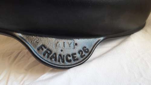 Le Creuset Cast Iron Skillet (26cm)