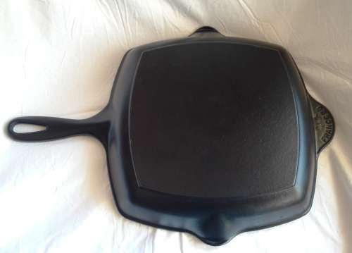 Le Creuset Cast Iron Skillet (26cm)